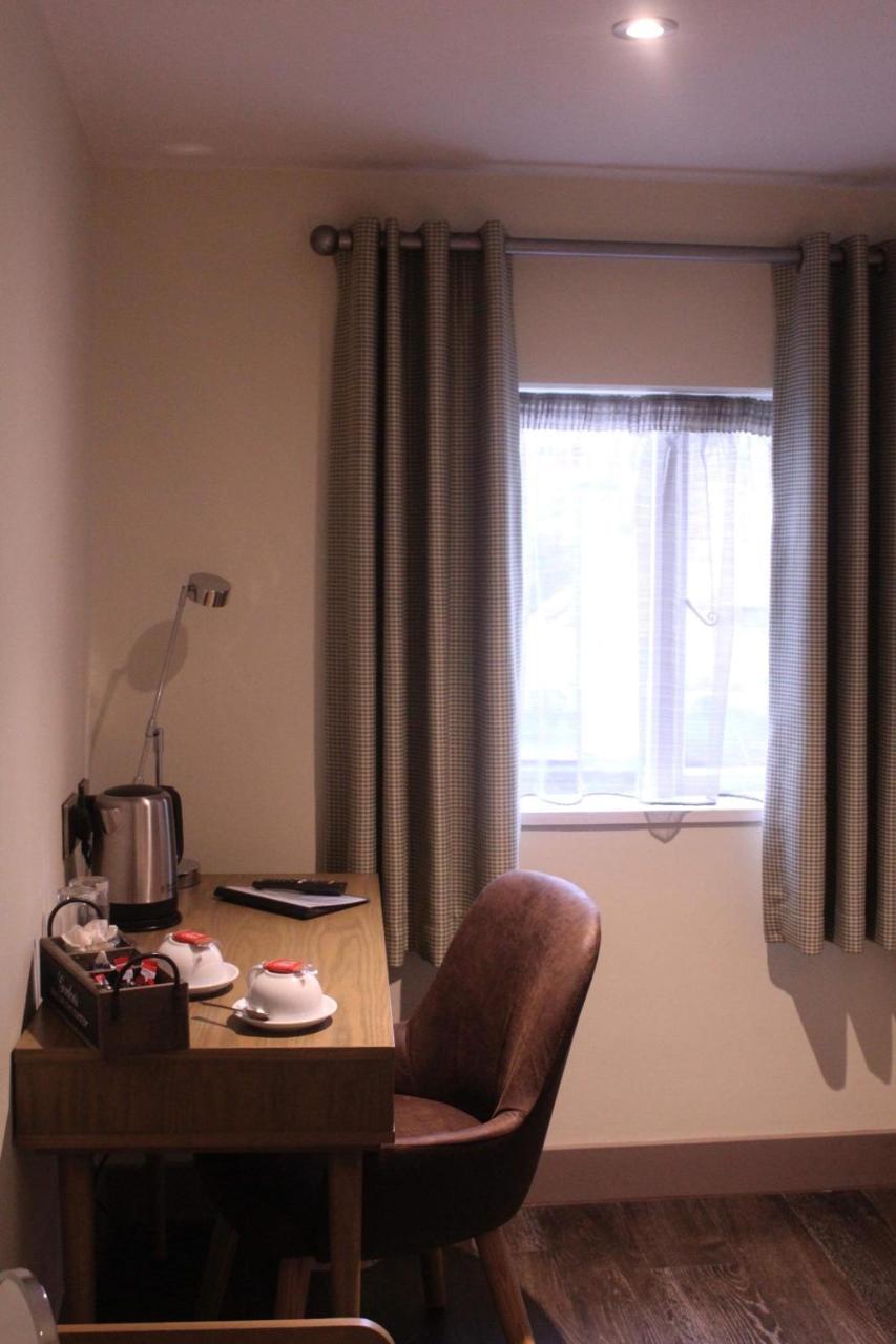 Red Lion Coaching Inn Елсмиър Екстериор снимка